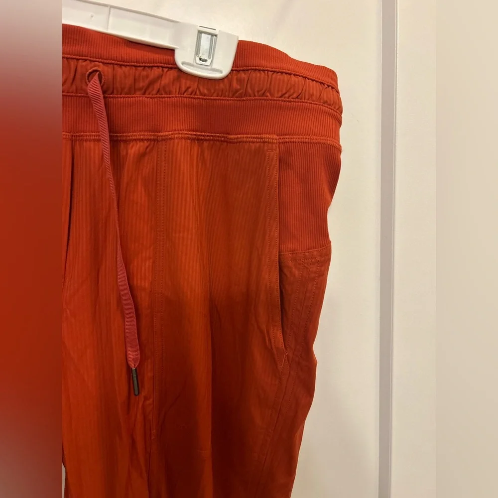 NWOT Lululemon Cropped Studio Pants size 8